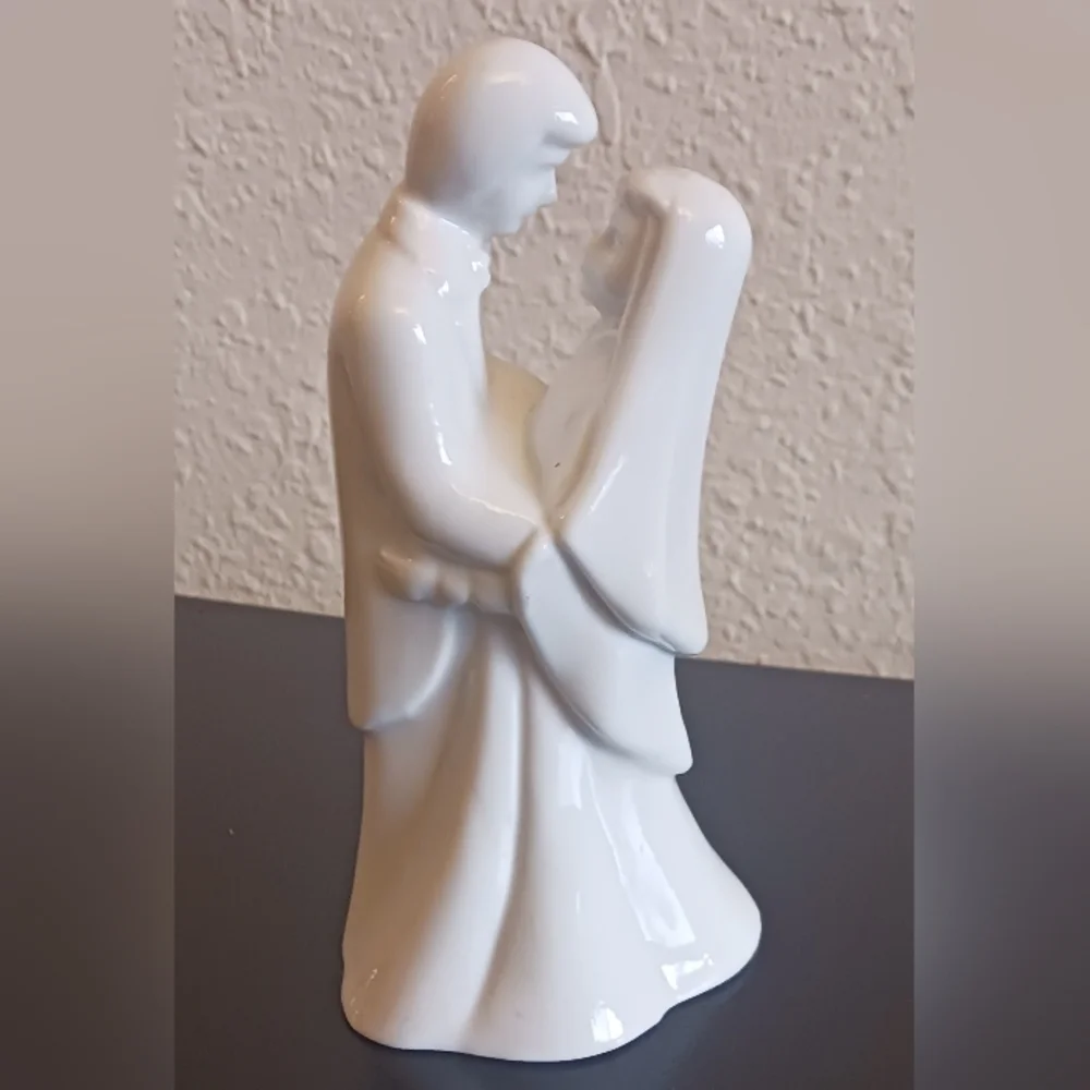 5.5” BRIDE & GROOM Wedding Couple Solid White Porcelain Figure Cake Topper